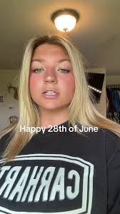 Darcy Booth's Instagram, Twitter & Facebook