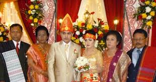Tips model baju untuk orang gemuk pada kegiatan santai yaitu : 94 Foto Model Kebaya Pengantin Batak Toba Inspiratif