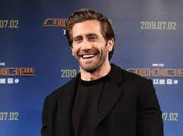 Jake gyllenhaal is the latest star to weigh in on the bathing debate dax shepard, kristen bell, ashton kutcher, mila kunis and now jake gyllenhaal: 7kkwum8rvuzhfm