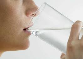 5 طرق للتخلص من العطش بدون تناول الماء المصري اليوم