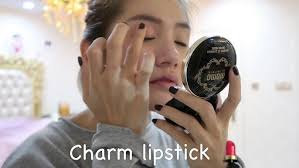 Daily makeup with MOMO product