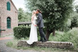 Brautkleider, kochtöpfe und zahnbohrmaschienen : Brautpaarshooting An Der Dorenburg In Grefrath Nettetal Traumhochzeit Hochzeitsfotograf Hochzeit
