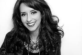 Laura Mathieu est une jeune comédienne de la région que vous pouvez voir  dans la pièce de Théâtre "Un petit coin de parapluie" en tournée en 2017 et  dans deux séries sur