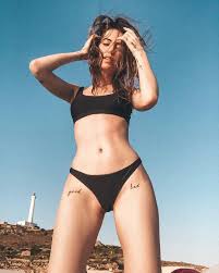 Об этом сообщает «хвиля», ссылаясь на инстаграм певицы. Nadya Dorofeeva Rasskazala O Svoem Vese I Kak Borolas S Kozhnym Zabolevaniem Rbk Ukraina Novosti