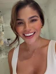 Fernanda Flores's Instagram, Twitter & Facebook