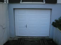 En réalité, il n'y a pas de portillon à proprement parler : Portes De Garage Sectionnelles Laterales Et Battantes Prestige Fermetures
