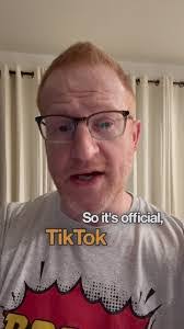 Leslie Hibbard's Instagram, Twitter & Facebook