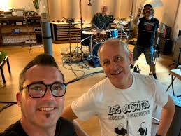 Este mes se cumple ya un año de la sesión de grabación del EP de Thee  Nameshakes "Baila con Merlucifer" en "Feelback Studio" con Marc Tena a los  mandos. ¡Os compartimos unas