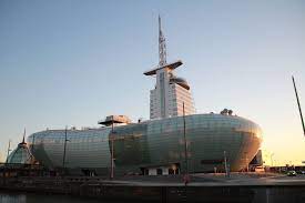 the klimahaus in bremerhaven at sunset klimahaus bremerhaven haus
