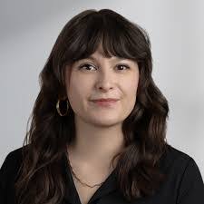 Kari Salas's Instagram, Twitter & Facebook