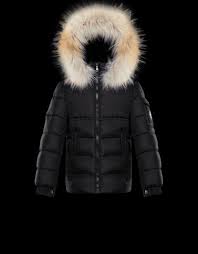 Confortable, chaude, indémodable, elle est déclinée dans de nombreux coloris et s'accorde à tous les vêtements pour garçon. Moncler Vetements Ado 12 14 Ans Garcon Boutique Officielle