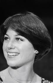 Unsurprisingly, dorothy hamill is a sporting activities individual that is likewise a trendsetter for all the ladies out there. Pin On Hair