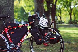 自転車キャンプでカギが洗濯ロープ代わりに ちょいカギ発売します バイクパッキングの時に活躍間違いなし doppelganger ドッペルギャンガー doppelgangerbike bikepacking bikepackingtr golf bags instagram instagram posts