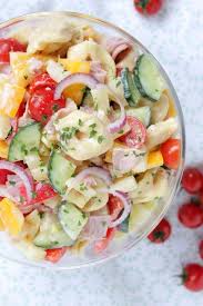 Hallo Ihr Lieben Dies Ist Der Leckerste Pasta Salat Den Wir Kennen Dieser Schnell Zubereitete Frische Salat Leckere Salate Pasta Salat Partysalat Rezept
