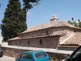 Στην ιδιοκτησία του ιερέως ανήκε και η γύρω όλη περιοχή. Arxeio Agioi Anargyroi Plaka 7234161 Jpg Bikipaideia