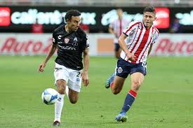 Necaxa fue víctima de los rojiblancos que no ganaban un partido de liga en su cancha desde en las últimas fechas de liga y copa mx, chivas acumuló un par de triunfos que significaron un respiro. Jose Godinez Jose Godinez Photos Zimbio