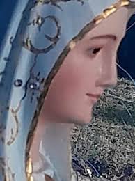 Conmoción en San Luis: una Virgen cambia su manto de blanco a celeste