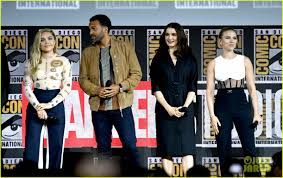 A complete black widow movie cast and character guide, breaking down all of actors, actresses, and comic book characters in the mcu movie. Scarlett Johansson Introduces Star Studded Black Widow Cast At Marvel S Comic Con Panel Photo 4324382 2019 Comic Con Black Widow Cate Shortland Comic Con David Harbour Florence Pugh Marvel Movies O T Fagbenle Rachel Weisz Scarlett
