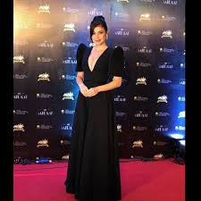 She posted on instagram a photo of her controversial wardrobe with the following explanation Anne Curtis Filipiniana Dress Sarojapharma Com