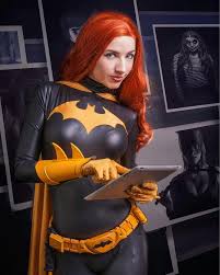 Amanda Lynne 🌙 on Instagram: “SCENES FROM THE ROGUE'S GALLERY...🦇 . Who  wants to see Batgirl back at @c2e2? I might… | Batgirl cosplay, Superhero  cosplay, Batgirl