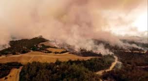 3'ü çocuk 4 kişi dumandan etkilendi zonguldak'ta üç katlı bir evin çatı katında çıkan yangında 3'ü çocuk 4 kişi dumandan etkilendi. Hnxgdjaq0jqjpm