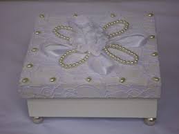 Caixa De Mdf Decorada Com Renda E Pérola Caixa De Renda Criarte Artesanato Elo7 Caixas Decoradas Caixa Decorada Com Tecido Caixa Artesanato