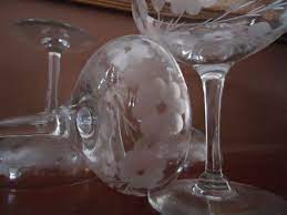 Vintage crystal acid etched wine glasses ~~ water goblets set of 4 glasses exquisite vintage wine glasses! Vintage Etched Floral Pattern Crystal Wine Glasses Set Of 4 Crystal Wine Glasses Antique Glassware Beautiful Wedding Gift