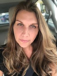 Kristen Hewitt's Instagram, Twitter & Facebook