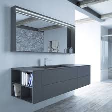 Côtés et façades en mdf mélaminé taupe laqués satinés 16mm base et renforts en aggloméré mélaminé blanc 16mm tiroirs avec ouverture système poussoir et fermeture à frein. Collection De Meubles Pour Salle De Bains Aux Formes Epurees Sense Idea Group