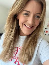 Singing Lessons in Bishopton! 🎤 Lessons starting back this week, and I  have availability for after school, evening and daytime. Contact me for  more information (Text message/whatsapp preferred) 🙂