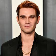 Apa photo gallery, biography, pics, pictures the teaser video, which appeared in november 2015, featured new zealand actor kj apa, then 19 years. 4vkyye20ahzdwm