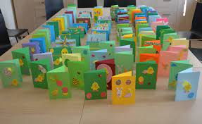 Piękne, kolorowe papiery oraz ciekawe i nowatorskie projekty. W Klubie Seniora Wiosennie I Swiatecznie Kartki Wielkanocne Juz Zrobione Nowy Dwor Gdanski Nasze Miasto