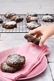 These paleo chocolate chip cookies are thick, chewy and have the perfect texture. Pin On Tinned Tomatoes Easy Vegetarian And Vegan Recipes
