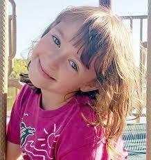 Lynn Knott's Instagram, Twitter & Facebook