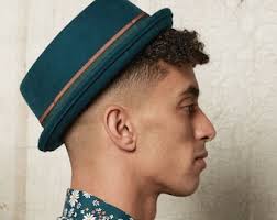 DASMARCA-Leo-Rubino-cappello rosso-cappello di feltro-cappello  porkpie-cappello elegante-cappello formale-cappello porkpie a tesa  corta-cappello porkpie reduboy-cappello porkpie stile mod