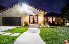 Stone cold steve austin is a retired proffesional wrestler for the wwe. Stone Cold Steve Austin Selling Stunner Of A Home In Marina Del Rey