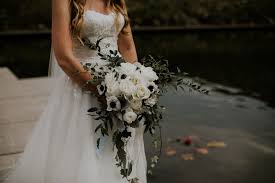 Inexpensive wedding bouquet ideas cheap wedding bouquets with grocery store flowers a practical diy wedding bouquets. Budget Blooms