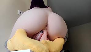 Lesyamoon_SG stretched her tight pussy with a fat dildo leaked onlyfans  video