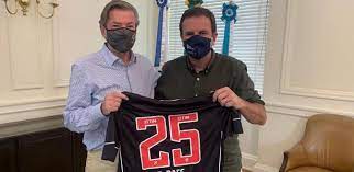 Eduardo paes (l) is the mayor of rio de janeiro, the city where 1,4 million people live in favelas. Vasco Jorge Salgado Se Reune Com Eduardo Paes Por Sao Januario E Ct