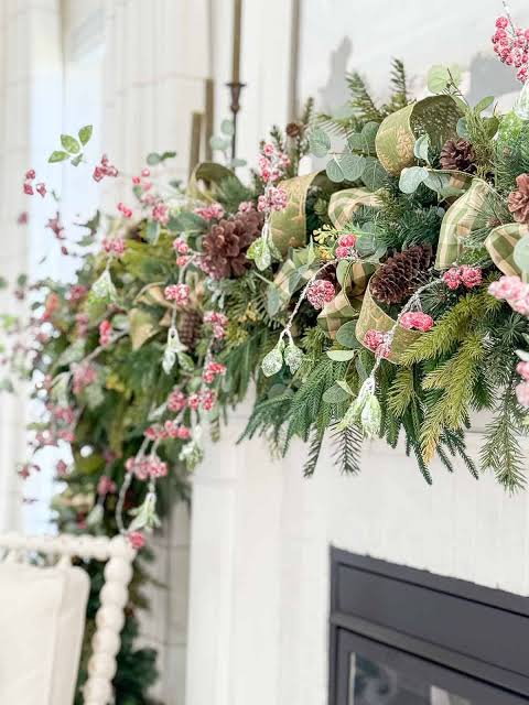 How To Create A Brambly Christmas Garland - StoneGable