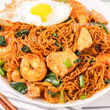 Mie Goreng (Indonesian Fried Noodles) | Two Plaid Aprons