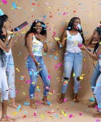 18th Birthday Birthday Photoshoot With Friends Ideas 30 Trendy Birthday Photoshoot Ideas With Friends 18th Sweet 16 Photoshoot 18th Birthday 21st Birthday Photoshoot 16th Birthday Outfit Birthday Photoshoot