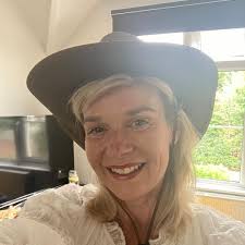 Can anyone recommend a mortgage advisor who deals with difficult cases  please?