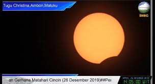 Gerhana matahari dapat terjadi ketika posisi matahari, bulan dan bumi berada pada satu garis lurus. 3 Jam Wilayah Maluku Disambangi Gerhana Matahari Sebagian Malukuterkini Com