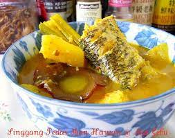 Resepi Ikan Singgang Pedas Ikan Haruan Bahan Bahannya 2 Ekor Ikan Haruan 1 Mangkuk Hirisan Nenas 2 Batang Serai 1 2 Kiub Ikan Bilis Maggi 3 Keping Asam Gelugor Garam Dan Gula