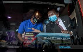 Dalam prosiding bela diri di mahkamah majistret petaling jaya hari ini, pelakon sofi jikan mengakui terkejut apabila ujian air kencingnya didapati positif dadah tahun lalu. Bernama Aidiladha Aadk Buat Ujian Saringan Air Kencing Setiap Pemandu Bas