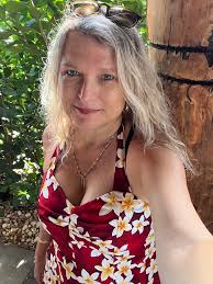 Hi all! I just wanted to introduce myself and share a photo that I took ,  my first try at growing my own veggies , feeling proud 👩‍🎓😁