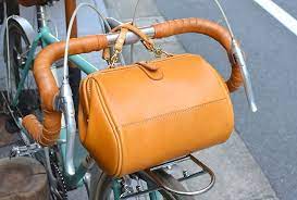 自転車乗りバッグ 多目的サイクルバッグ fb 51 フロント サドルバッグ両方で使える口枠鞄 革鞄のherz ヘルツ 公式通販 サドルバッグ ボディバッグ 革 バッグ