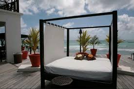 Maybe you would like to learn more about one of these? Transformer Les Espaces Exterieurs Grace A Un Lit De Jardin Design Design Feria