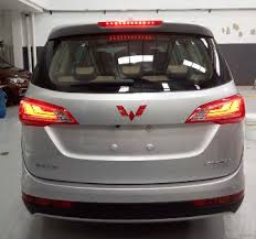 Wuling Mobil Warna Silver Pengecekan Sebelum Pengiriman ke konsumen